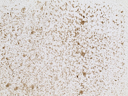 Crisp random spots of 'dirt' using sponge and Fast - Very Light 7.5 B72 Retouching Gel